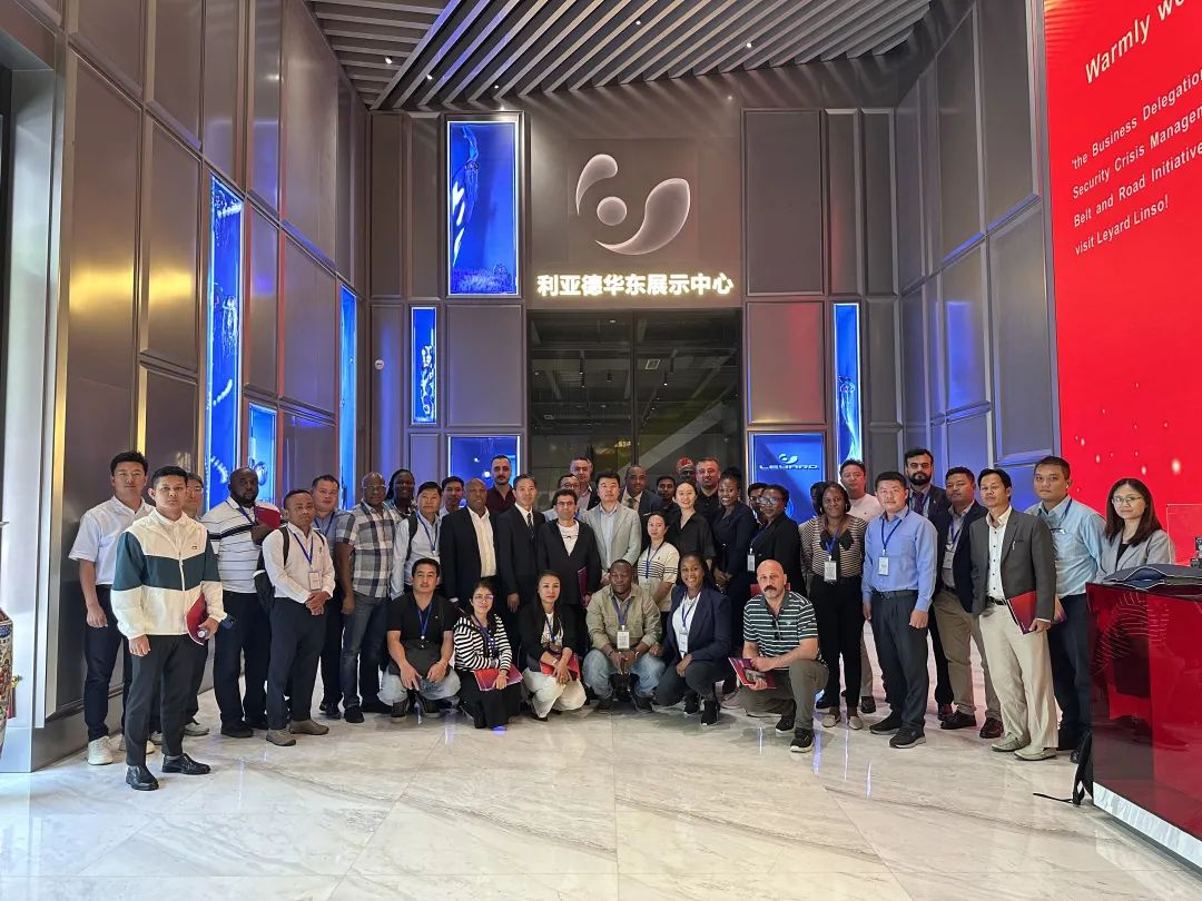 “一带一路”八国航空安保与危机管理商务考察团到访米兰milan·蓝硕，共探国际合作新机遇